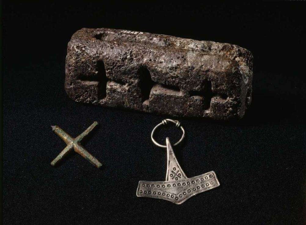 The casting mold - Thor's hammer and a cross, side by side, just as it was in real life
